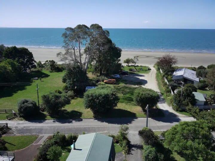 Вилла Coastal Charm In Patons Rock Rangihaeata Экстерьер фото