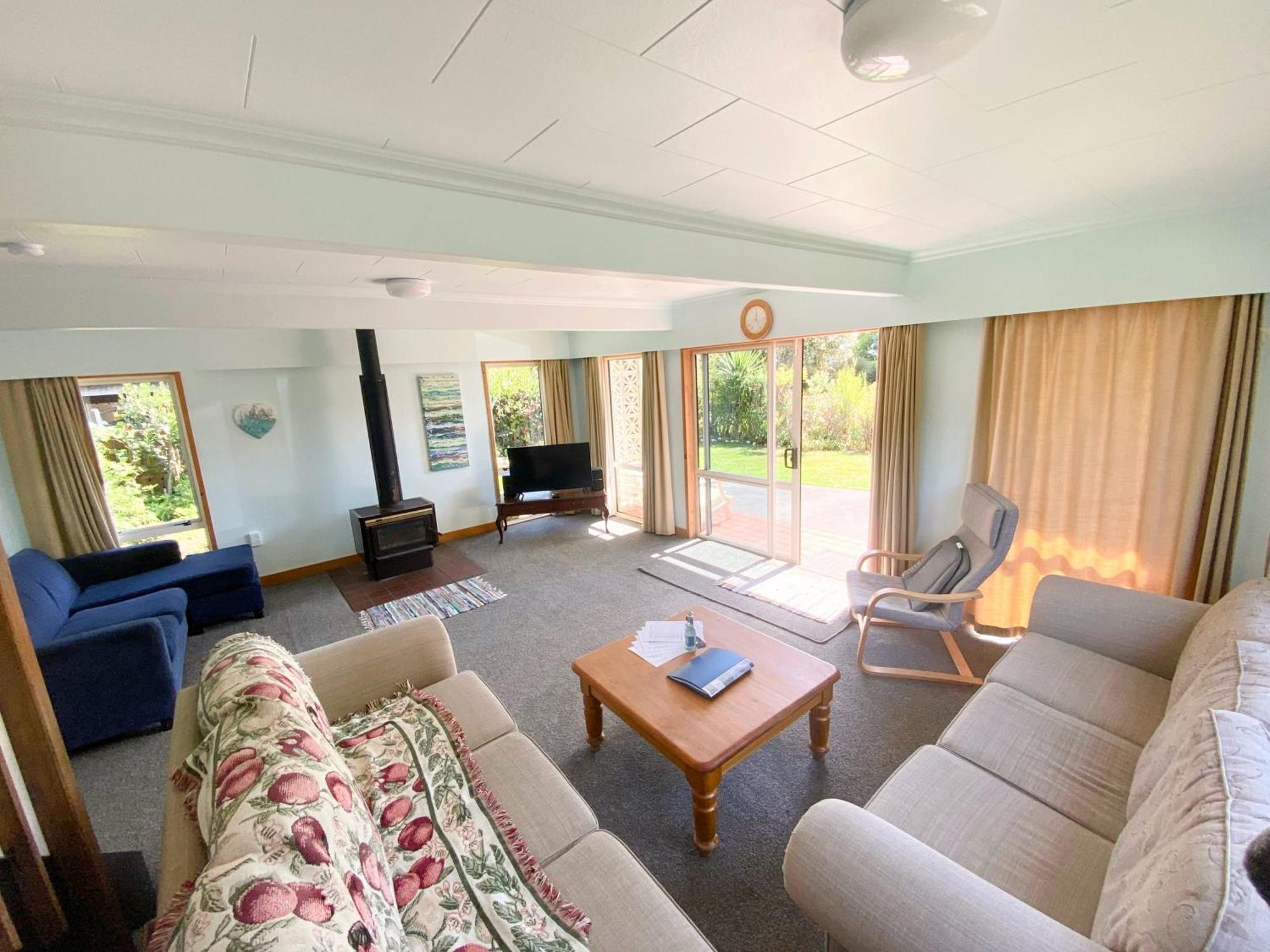Вилла Coastal Charm In Patons Rock Rangihaeata Экстерьер фото
