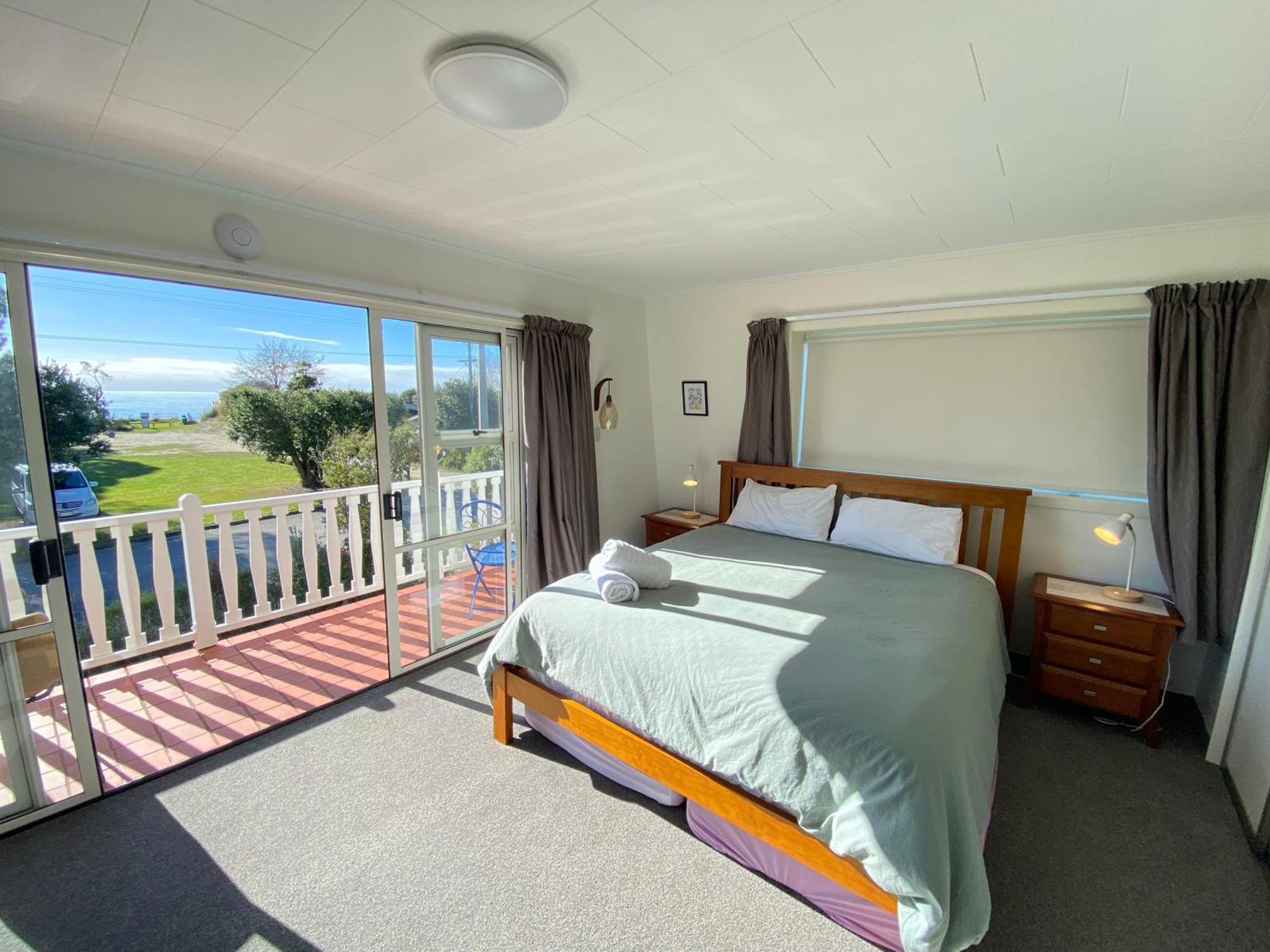 Вилла Coastal Charm In Patons Rock Rangihaeata Экстерьер фото